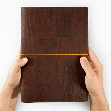 Corkor-A4-Cork-Portfolio-Brown-hand #color_brown