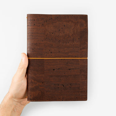Corkor-A5-Cork-Portfolio-brown-hand #color_brown